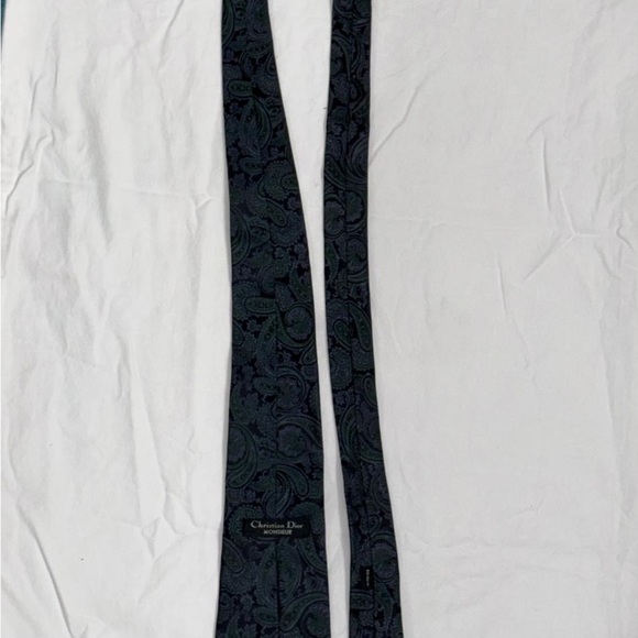 Christian dior tie . - Picture 3 of 7